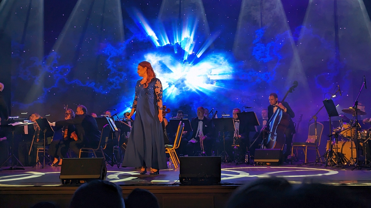 „Niezwykli jak Jan Kiepura”: piękny koncert z okazji 25-lecia Mazowsza [18.12.2023] - zdjęcie #24 - eOstroleka.pl