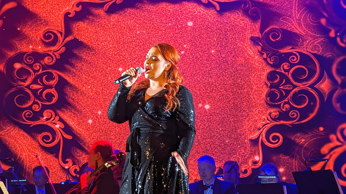 „Niezwykli jak Jan Kiepura”: piękny koncert z okazji 25-lecia Mazowsza [18.12.2023] - zdjęcie #21 - eOstroleka.pl