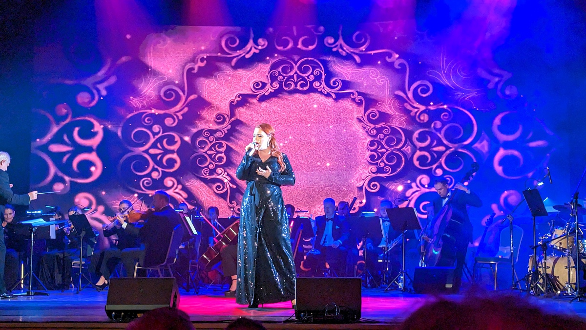 „Niezwykli jak Jan Kiepura”: piękny koncert z okazji 25-lecia Mazowsza [18.12.2023] - zdjęcie #19 - eOstroleka.pl