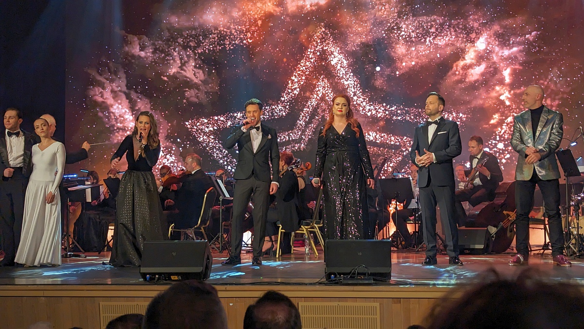 „Niezwykli jak Jan Kiepura”: piękny koncert z okazji 25-lecia Mazowsza [18.12.2023] - zdjęcie #17 - eOstroleka.pl
