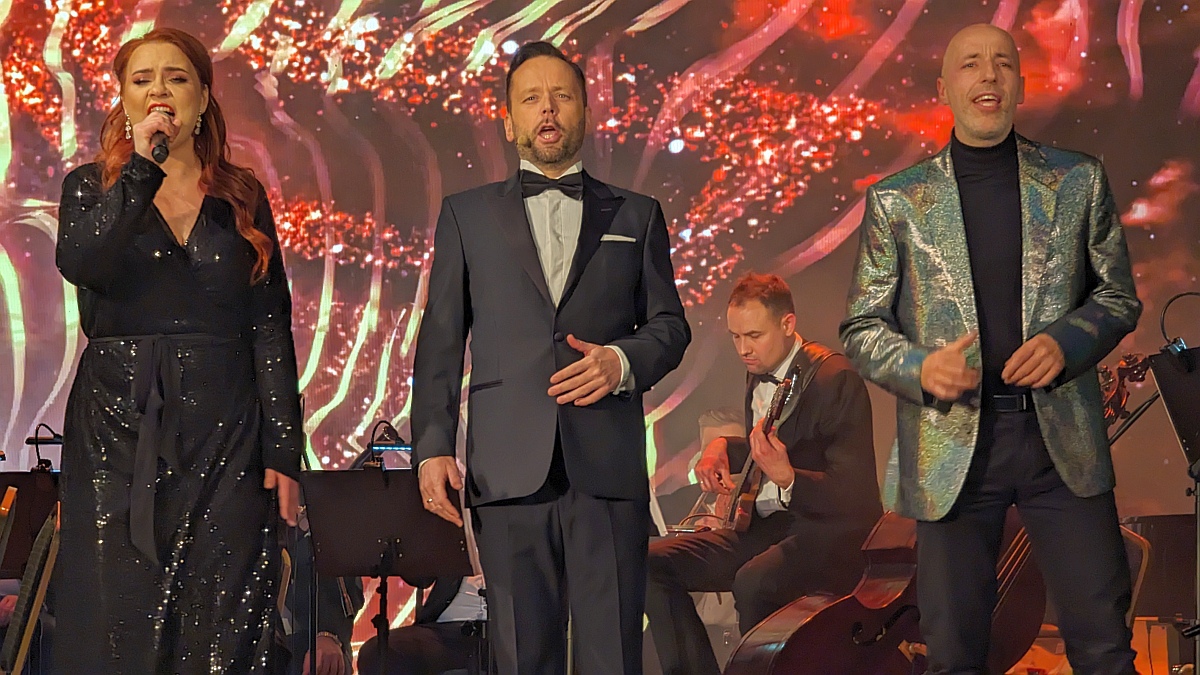 „Niezwykli jak Jan Kiepura”: piękny koncert z okazji 25-lecia Mazowsza [18.12.2023] - zdjęcie #14 - eOstroleka.pl