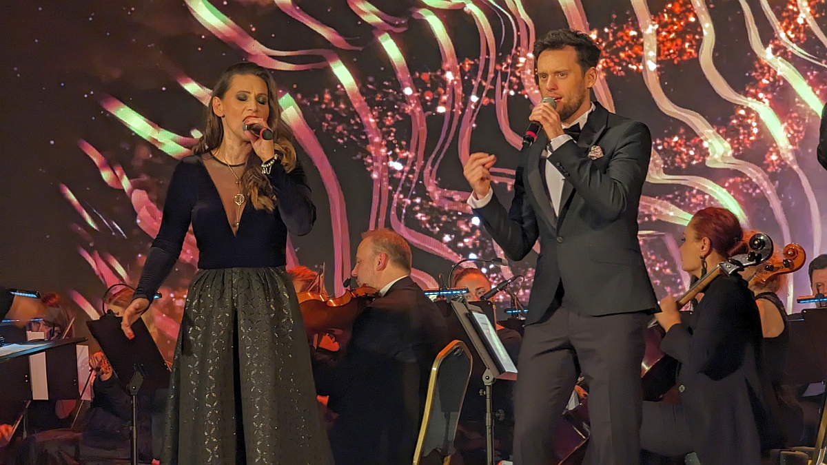 „Niezwykli jak Jan Kiepura”: piękny koncert z okazji 25-lecia Mazowsza [18.12.2023] - zdjęcie #13 - eOstroleka.pl