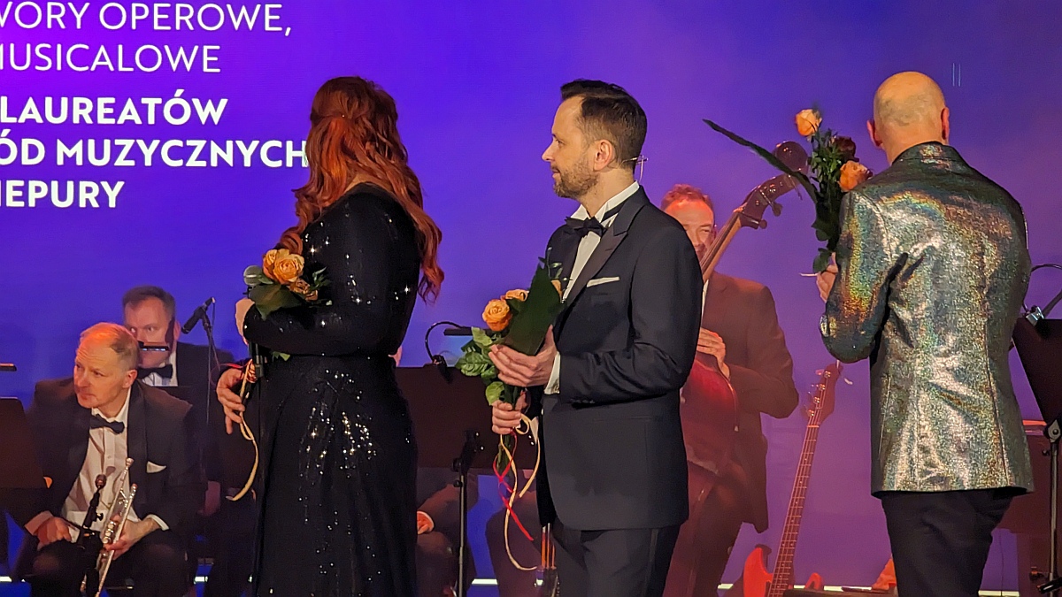 „Niezwykli jak Jan Kiepura”: piękny koncert z okazji 25-lecia Mazowsza [18.12.2023] - zdjęcie #12 - eOstroleka.pl