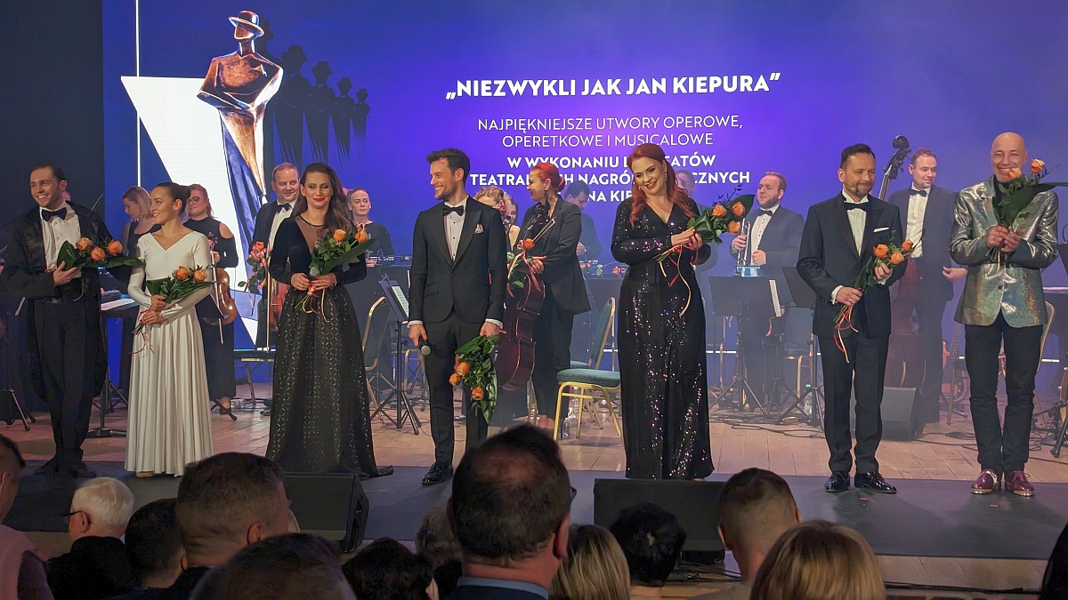 „Niezwykli jak Jan Kiepura”: piękny koncert z okazji 25-lecia Mazowsza [18.12.2023] - zdjęcie #4 - eOstroleka.pl
