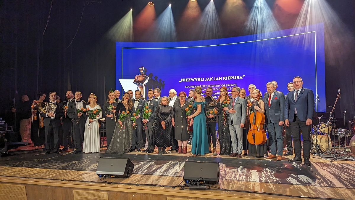 „Niezwykli jak Jan Kiepura”: piękny koncert z okazji 25-lecia Mazowsza [18.12.2023] - zdjęcie #3 - eOstroleka.pl