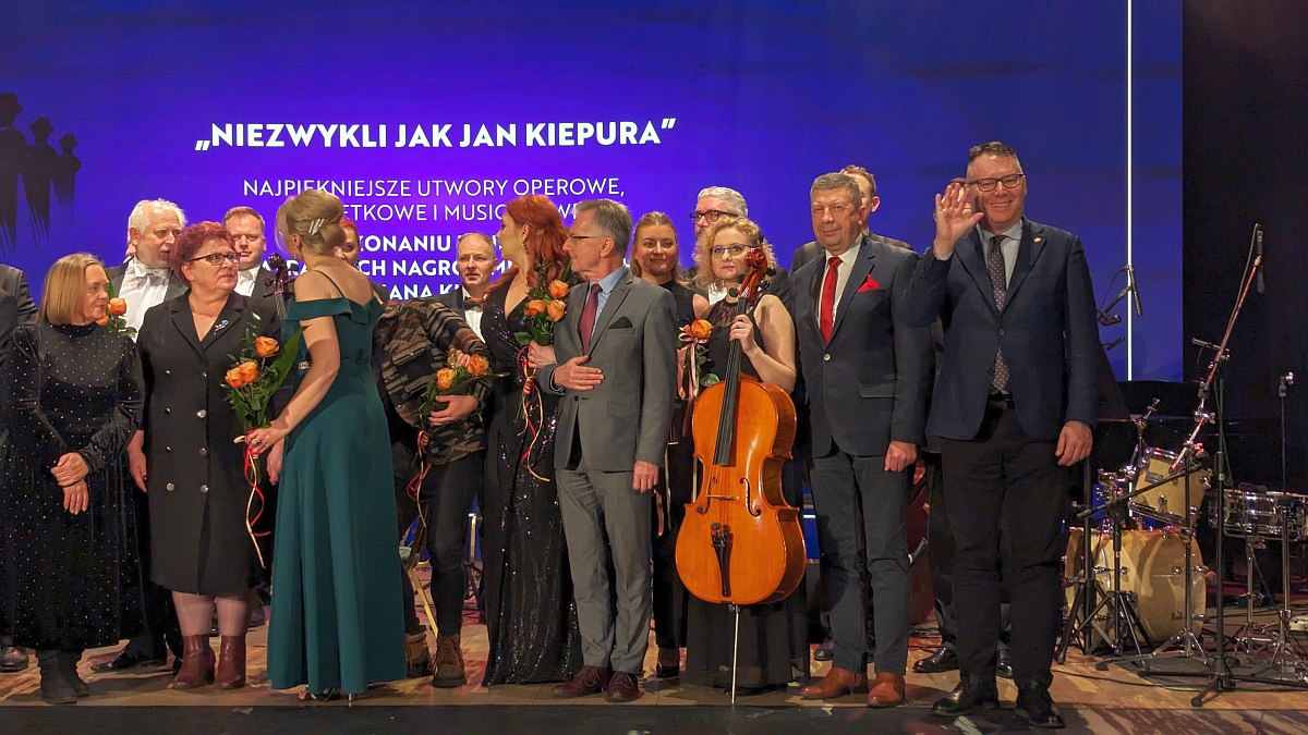„Niezwykli jak Jan Kiepura”: piękny koncert z okazji 25-lecia Mazowsza [18.12.2023] - zdjęcie #2 - eOstroleka.pl