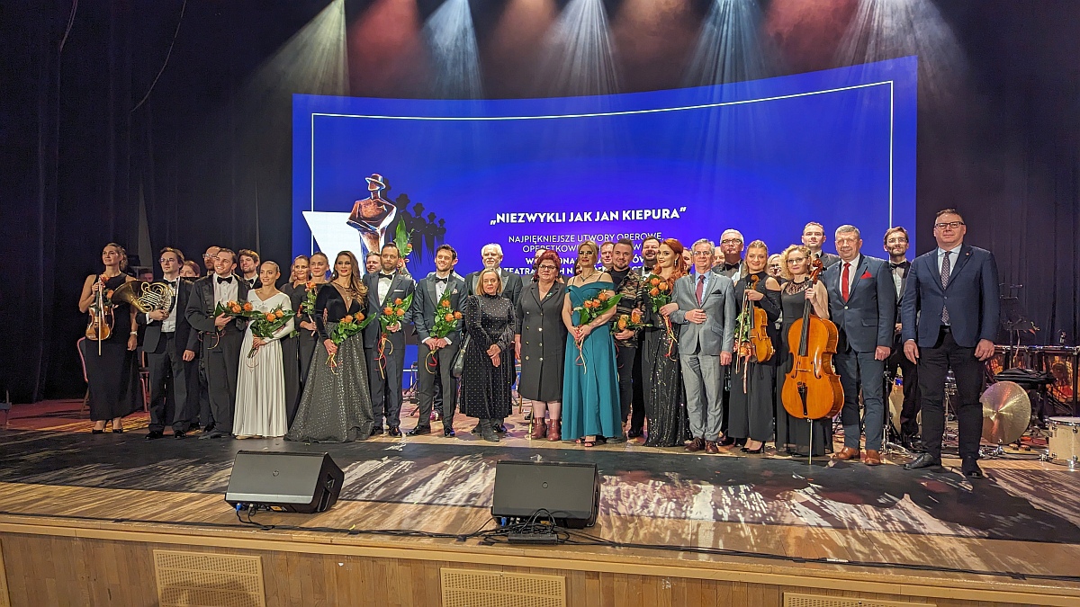 „Niezwykli jak Jan Kiepura”: piękny koncert z okazji 25-lecia Mazowsza [18.12.2023] - zdjęcie #1 - eOstroleka.pl