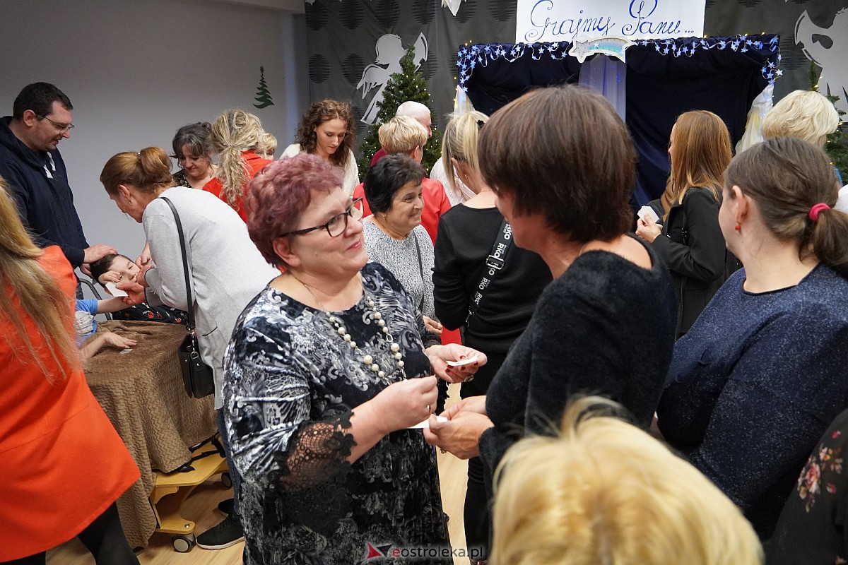 Jasełka w “Naszej Szkole” - dzieci przelały na publiczność magię świąt [19.12.2023] - zdjęcie #5 - eOstroleka.pl