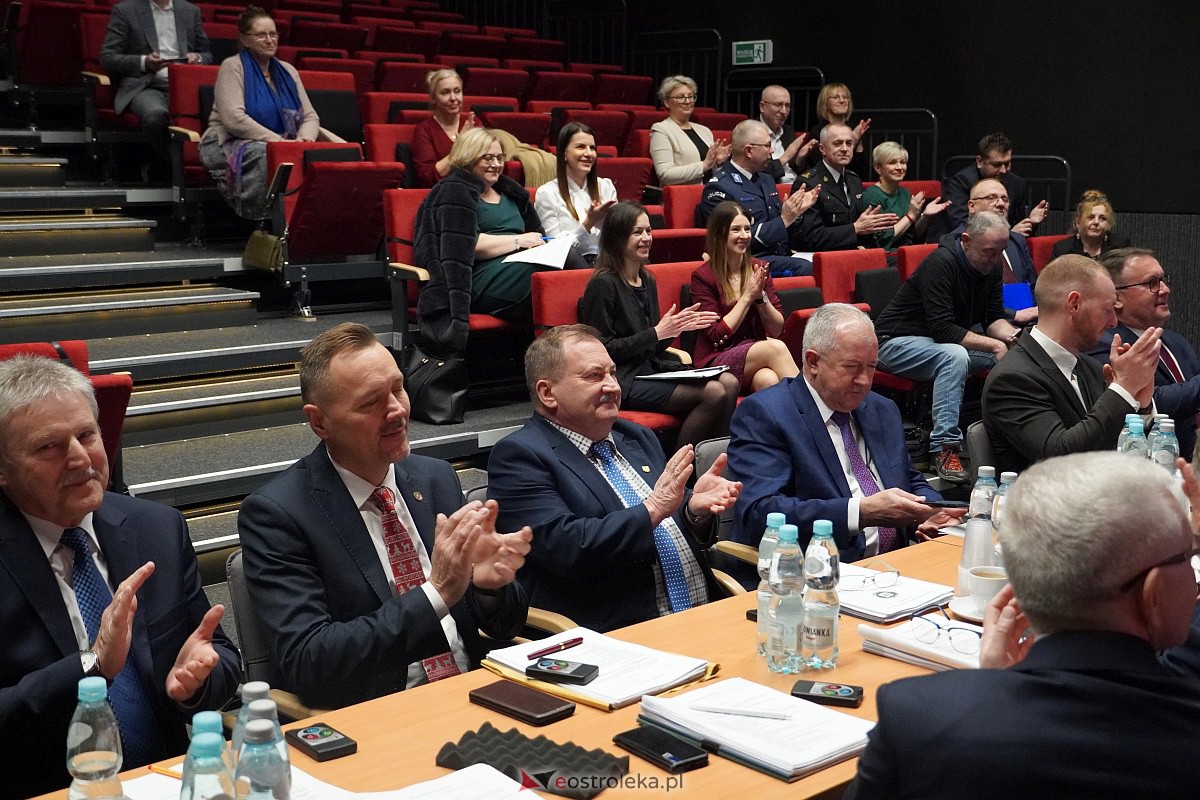 Sesja Rady Powiatu w Ostrołęce [19.12.2023] - zdjęcie #24 - eOstroleka.pl