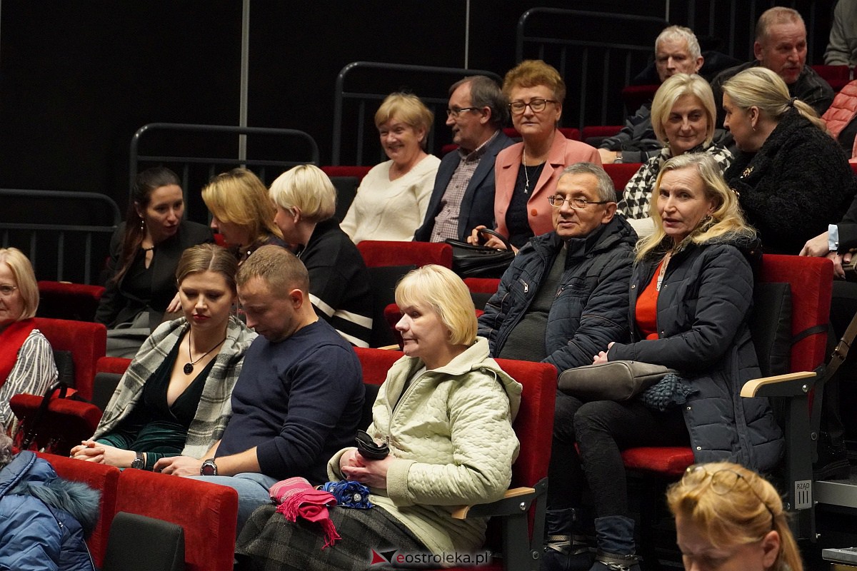 „Hejże ino dyna, dyna!” - Koncert kolęd i pastorałek w Muzeum Żołnierzy Wyklętych [19.12.2023] - zdjęcie #33 - eOstroleka.pl