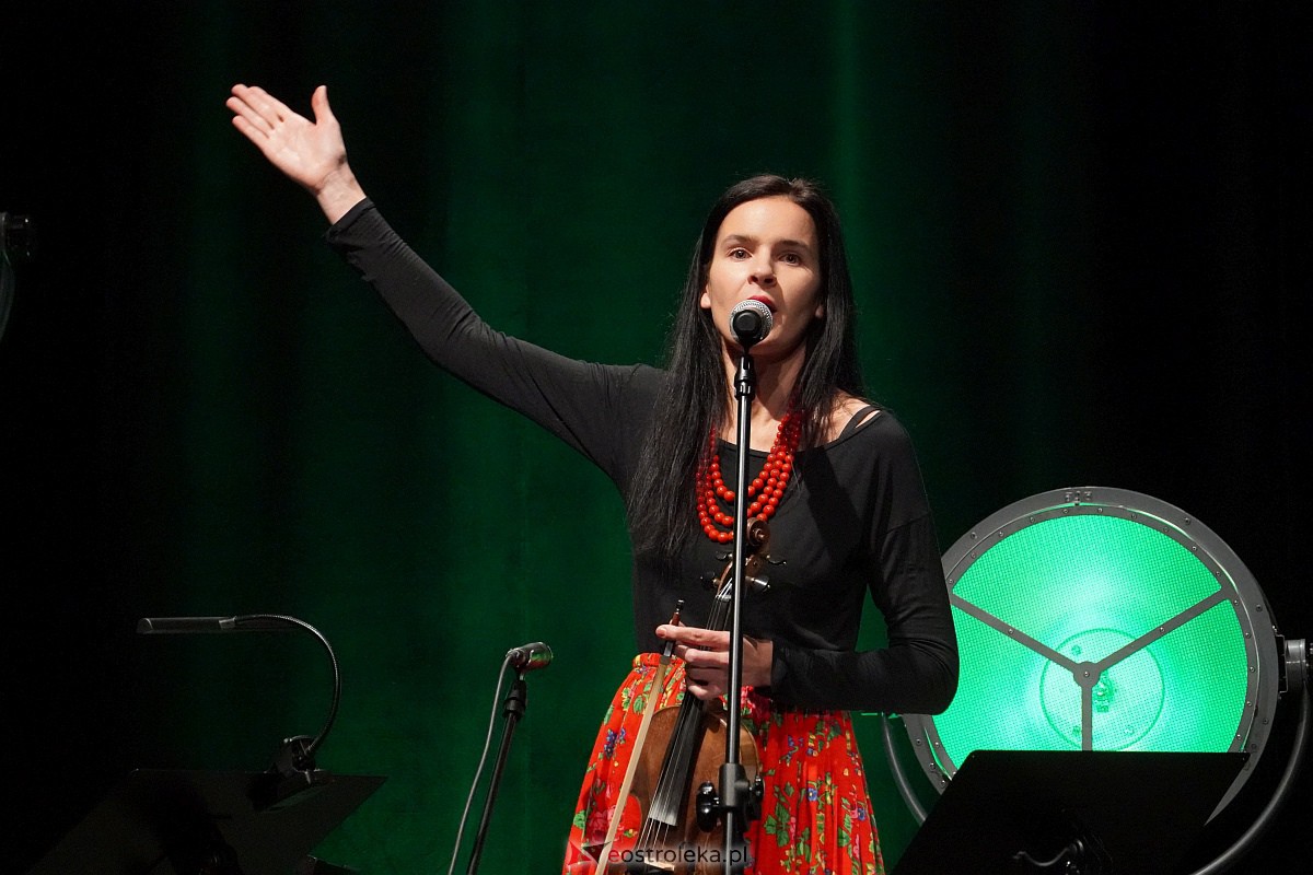 „Hejże ino dyna, dyna!” - Koncert kolęd i pastorałek w Muzeum Żołnierzy Wyklętych [19.12.2023] - zdjęcie #13 - eOstroleka.pl
