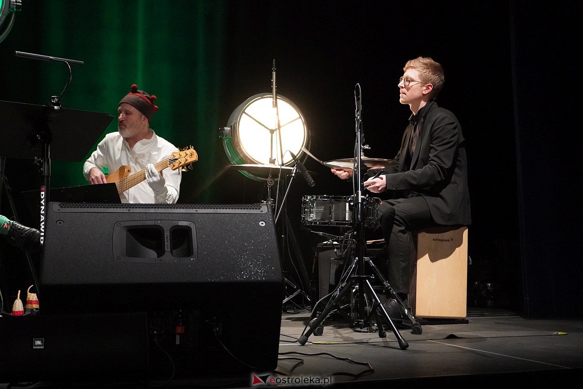 „Hejże ino dyna, dyna!” - Koncert kolęd i pastorałek w Muzeum Żołnierzy Wyklętych [19.12.2023] - zdjęcie #9 - eOstroleka.pl
