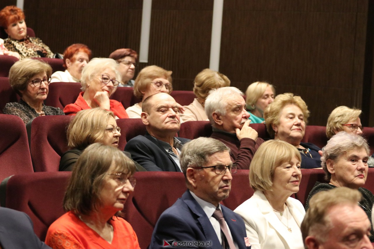 Spotkanie wigilijne Uniwersytetu Trzeciego Wieku [20.12.2023] - zdjęcie #32 - eOstroleka.pl