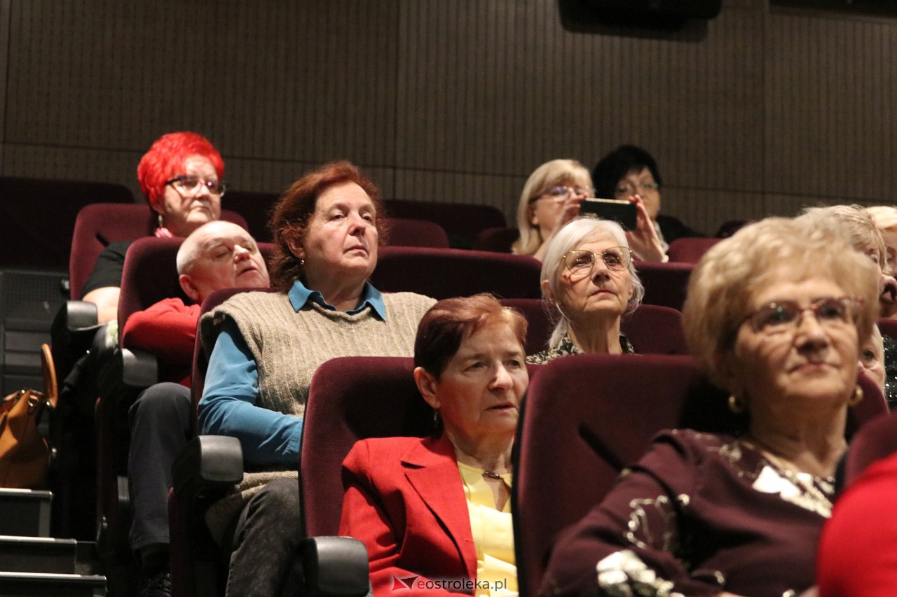 Spotkanie wigilijne Uniwersytetu Trzeciego Wieku [20.12.2023] - zdjęcie #23 - eOstroleka.pl