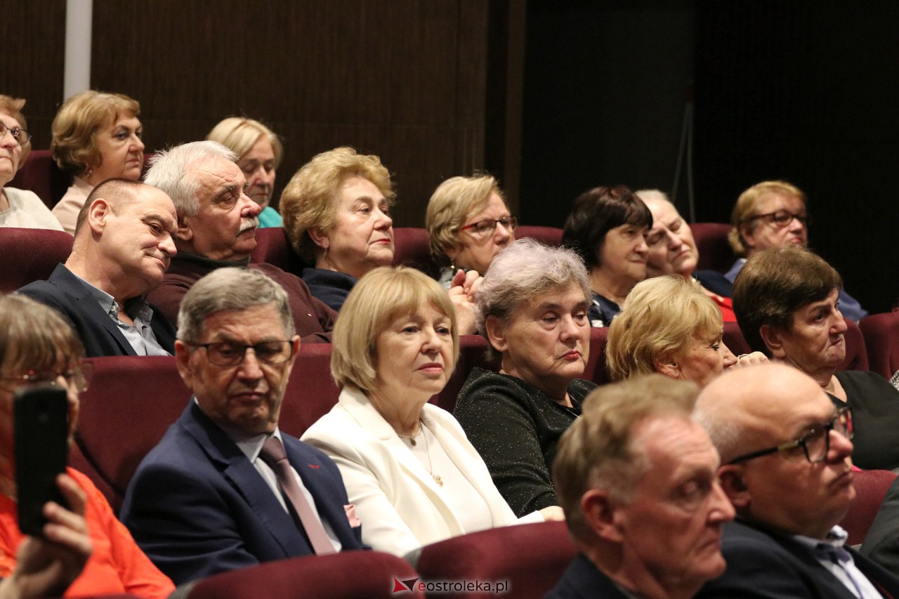 Spotkanie wigilijne Uniwersytetu Trzeciego Wieku [20.12.2023] - zdjęcie #19 - eOstroleka.pl