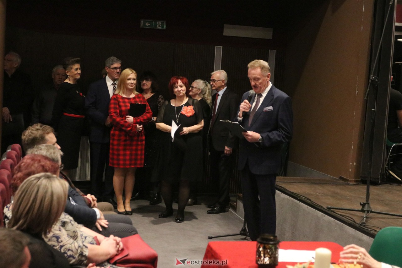 Spotkanie wigilijne Uniwersytetu Trzeciego Wieku [20.12.2023] - zdjęcie #17 - eOstroleka.pl