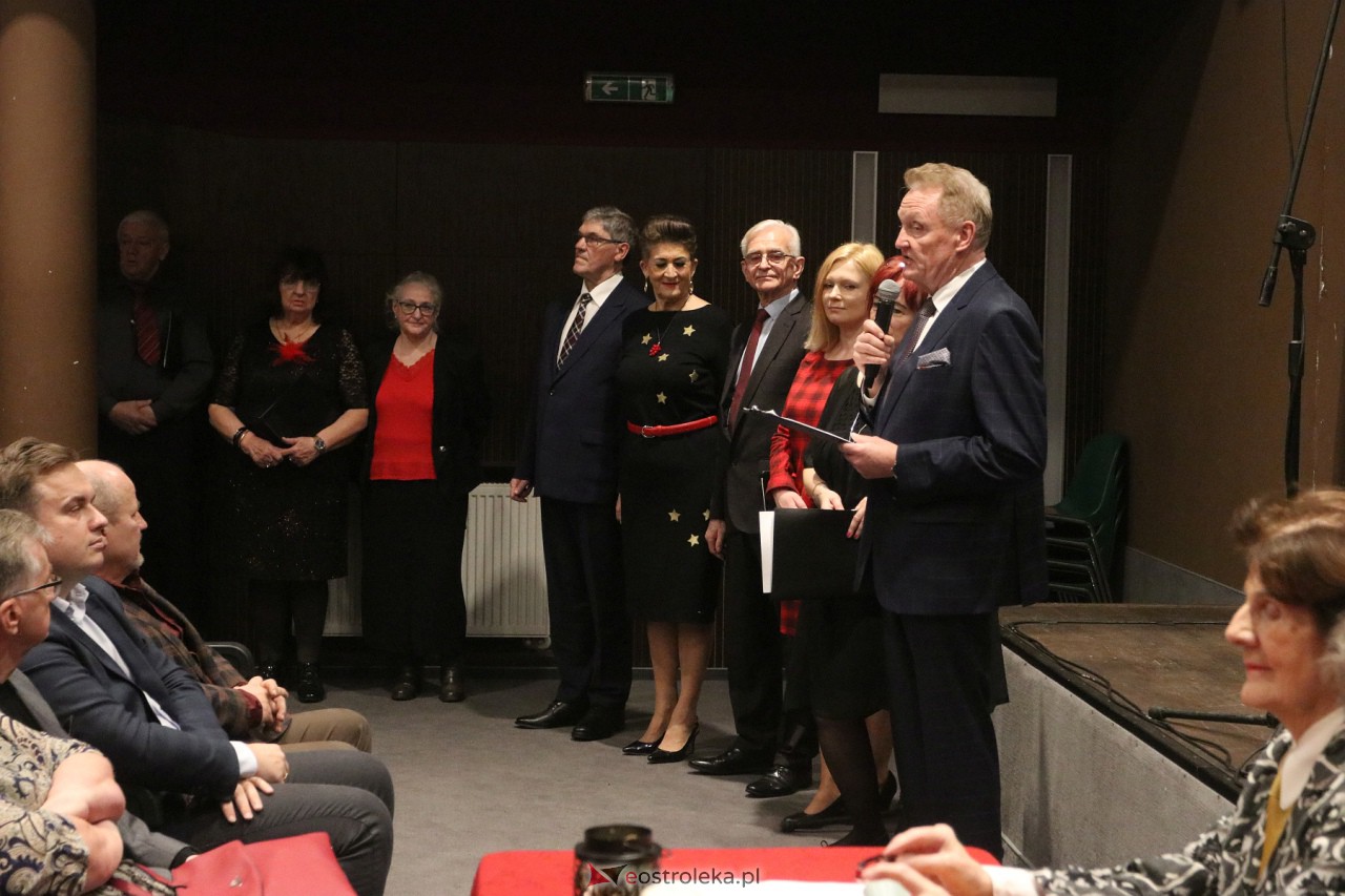 Spotkanie wigilijne Uniwersytetu Trzeciego Wieku [20.12.2023] - zdjęcie #13 - eOstroleka.pl