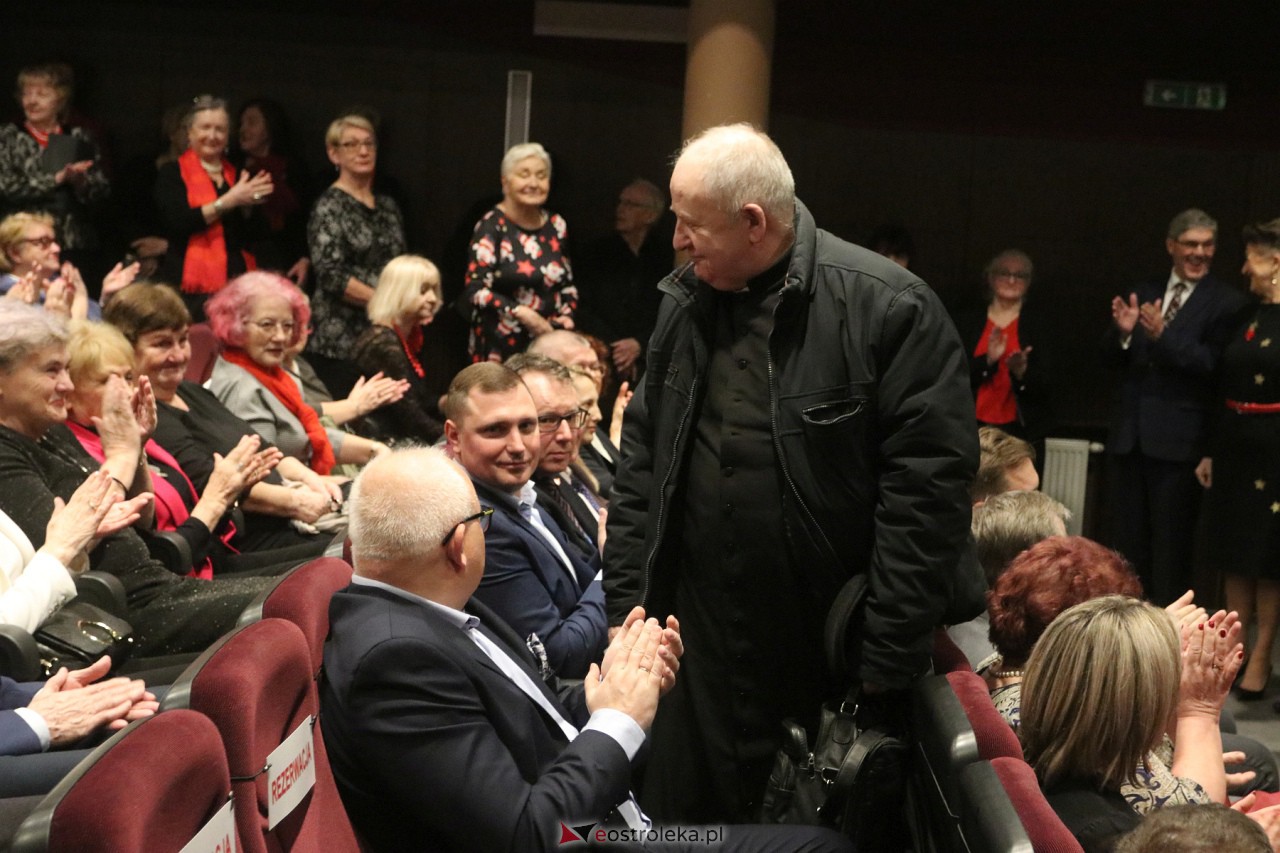 Spotkanie wigilijne Uniwersytetu Trzeciego Wieku [20.12.2023] - zdjęcie #10 - eOstroleka.pl