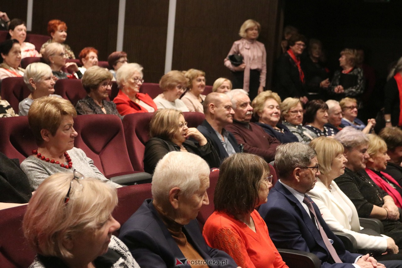 Spotkanie wigilijne Uniwersytetu Trzeciego Wieku [20.12.2023] - zdjęcie #8 - eOstroleka.pl