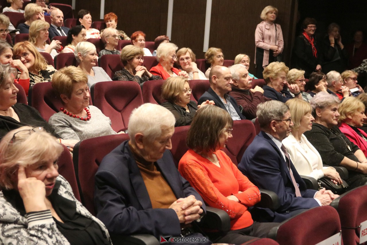 Spotkanie wigilijne Uniwersytetu Trzeciego Wieku [20.12.2023] - zdjęcie #2 - eOstroleka.pl