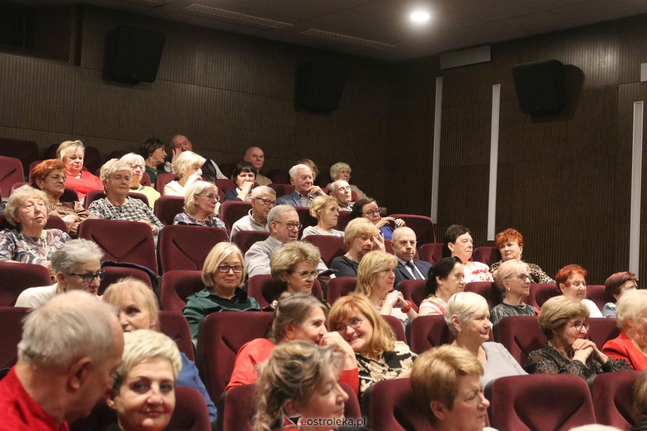 Spotkanie wigilijne Uniwersytetu Trzeciego Wieku [20.12.2023] - zdjęcie #1 - eOstroleka.pl