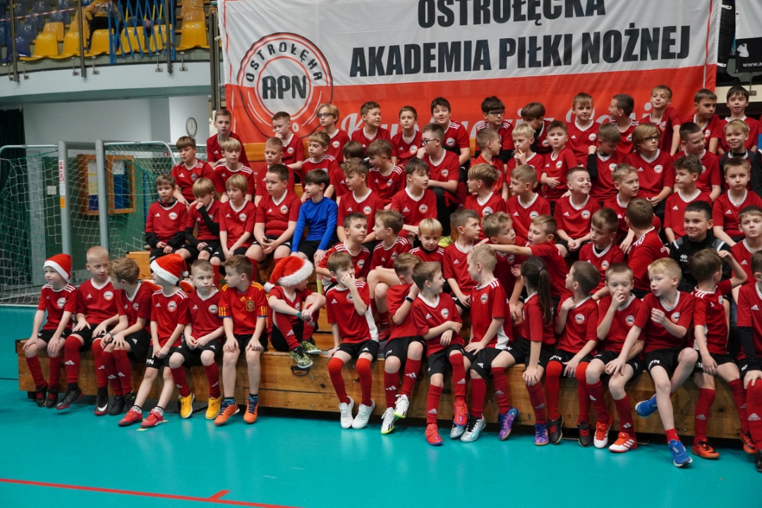 Futbolowa wigilia w APN Ostrołęka [20.12.2023] - zdjęcie #121 - eOstroleka.pl