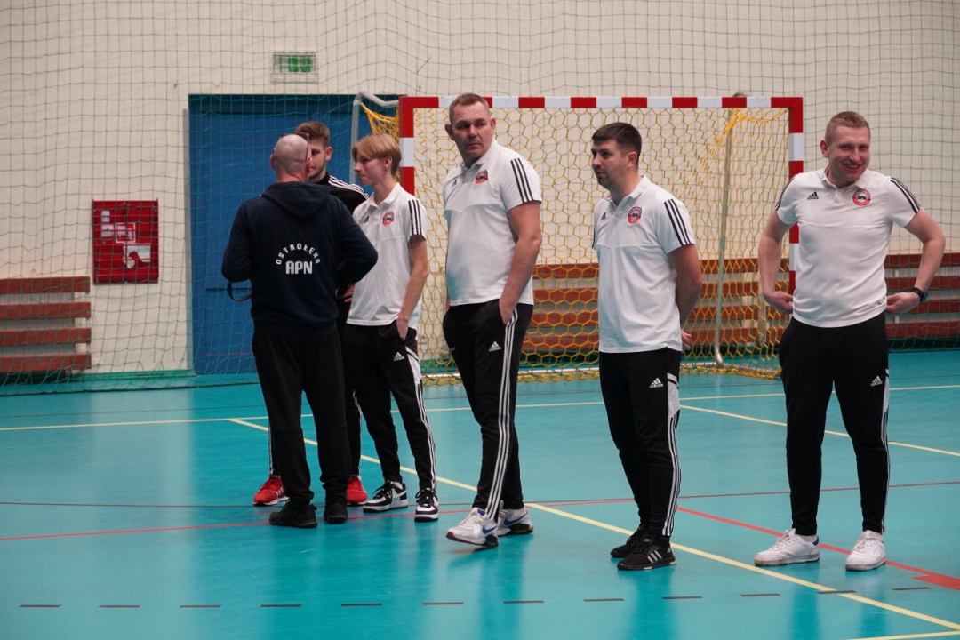 Futbolowa wigilia w APN Ostrołęka [20.12.2023] - zdjęcie #84 - eOstroleka.pl