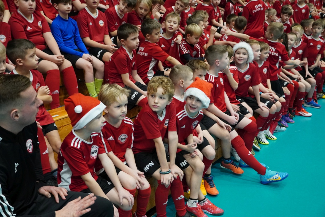 Futbolowa wigilia w APN Ostrołęka [20.12.2023] - zdjęcie #81 - eOstroleka.pl
