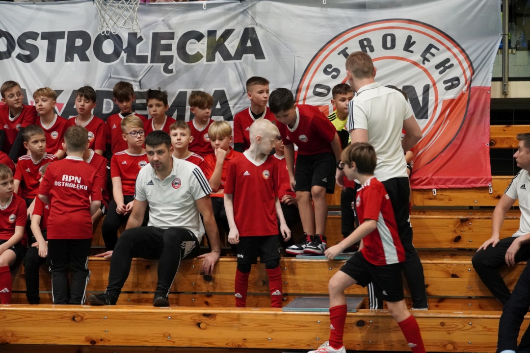 Futbolowa wigilia w APN Ostrołęka [20.12.2023] - zdjęcie #76 - eOstroleka.pl