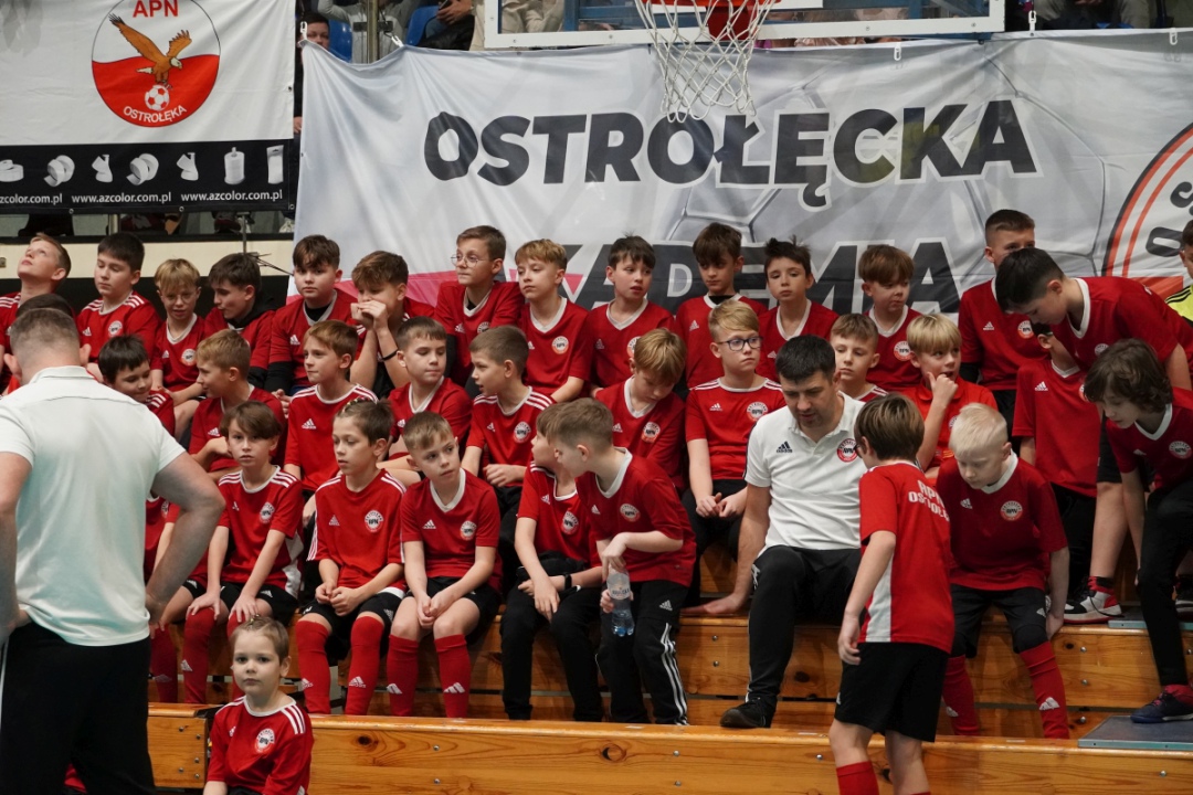 Futbolowa wigilia w APN Ostrołęka [20.12.2023] - zdjęcie #75 - eOstroleka.pl