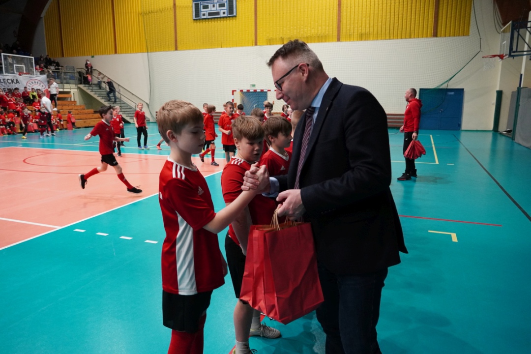 Futbolowa wigilia w APN Ostrołęka [20.12.2023] - zdjęcie #70 - eOstroleka.pl