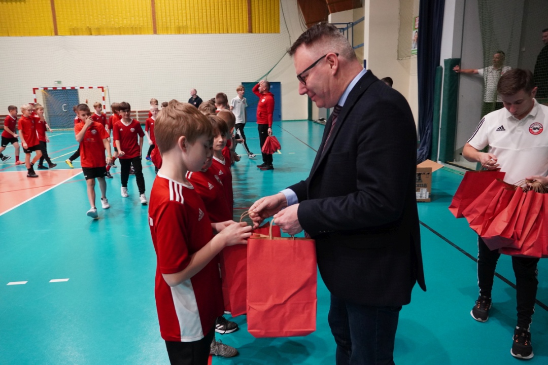Futbolowa wigilia w APN Ostrołęka [20.12.2023] - zdjęcie #69 - eOstroleka.pl