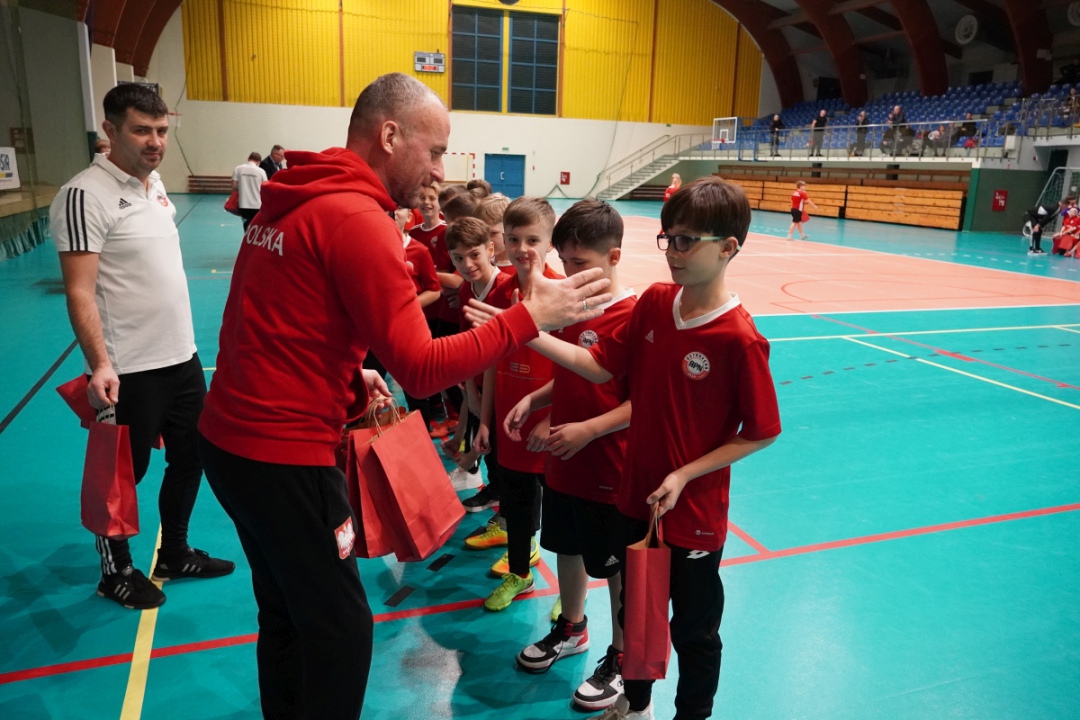 Futbolowa wigilia w APN Ostrołęka [20.12.2023] - zdjęcie #68 - eOstroleka.pl
