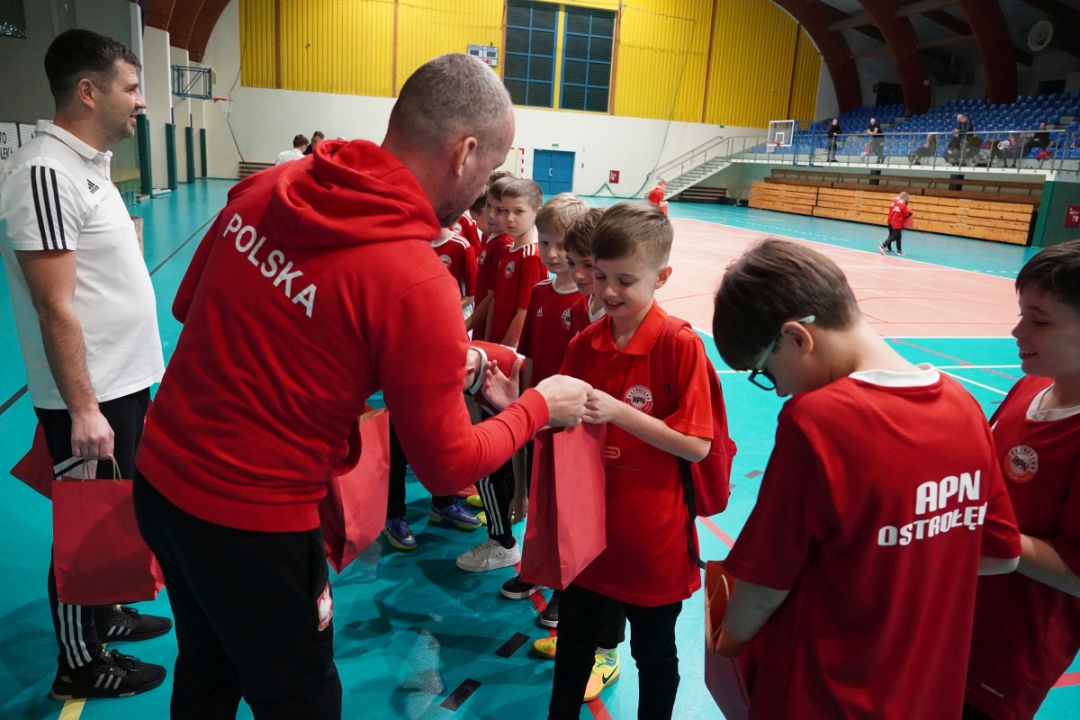 Futbolowa wigilia w APN Ostrołęka [20.12.2023] - zdjęcie #65 - eOstroleka.pl