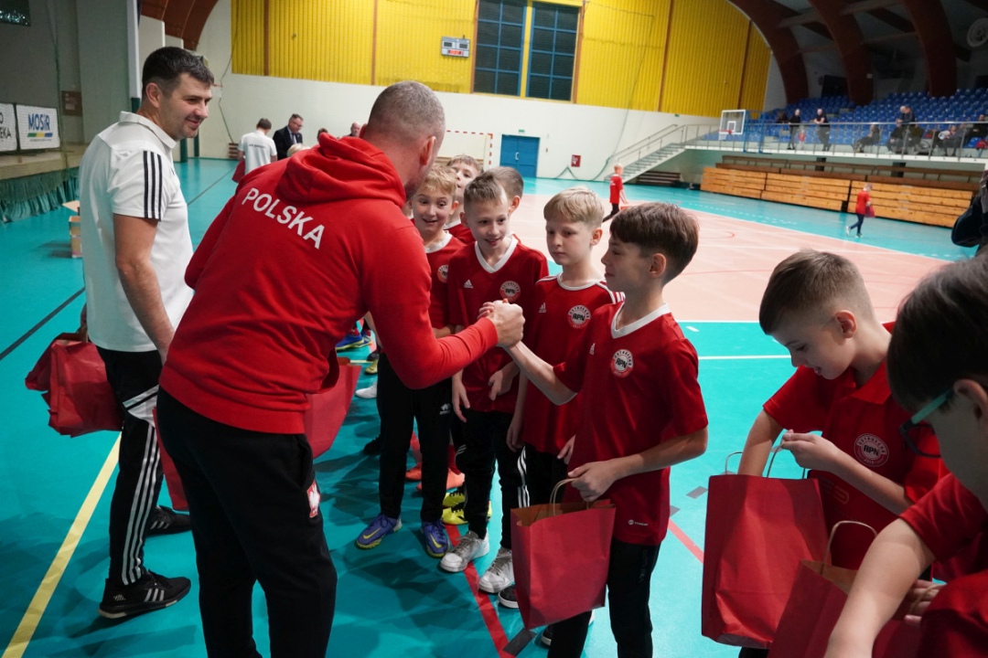 Futbolowa wigilia w APN Ostrołęka [20.12.2023] - zdjęcie #63 - eOstroleka.pl