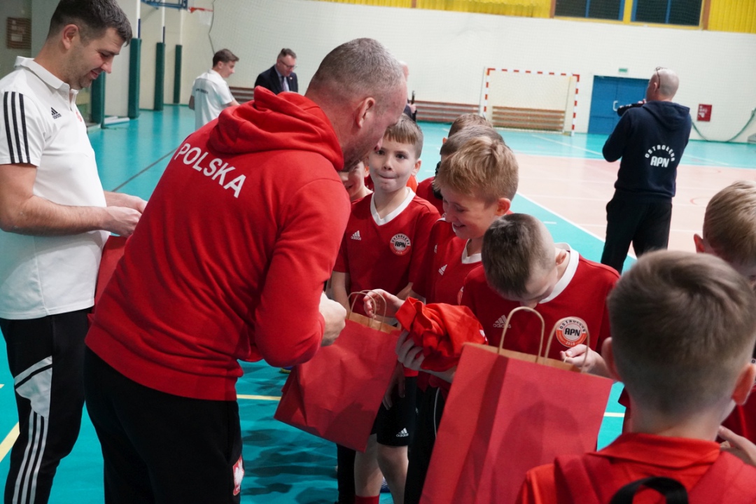 Futbolowa wigilia w APN Ostrołęka [20.12.2023] - zdjęcie #58 - eOstroleka.pl