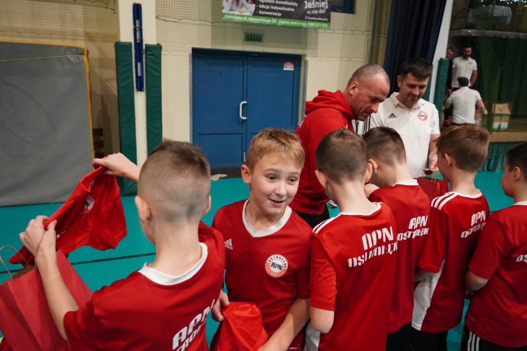 Futbolowa wigilia w APN Ostrołęka [20.12.2023] - zdjęcie #52 - eOstroleka.pl