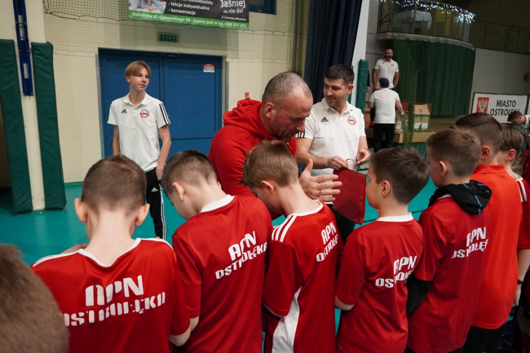 Futbolowa wigilia w APN Ostrołęka [20.12.2023] - zdjęcie #46 - eOstroleka.pl