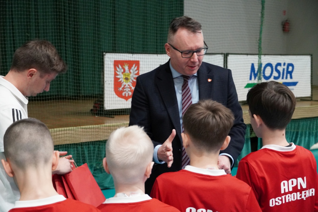 Futbolowa wigilia w APN Ostrołęka [20.12.2023] - zdjęcie #44 - eOstroleka.pl