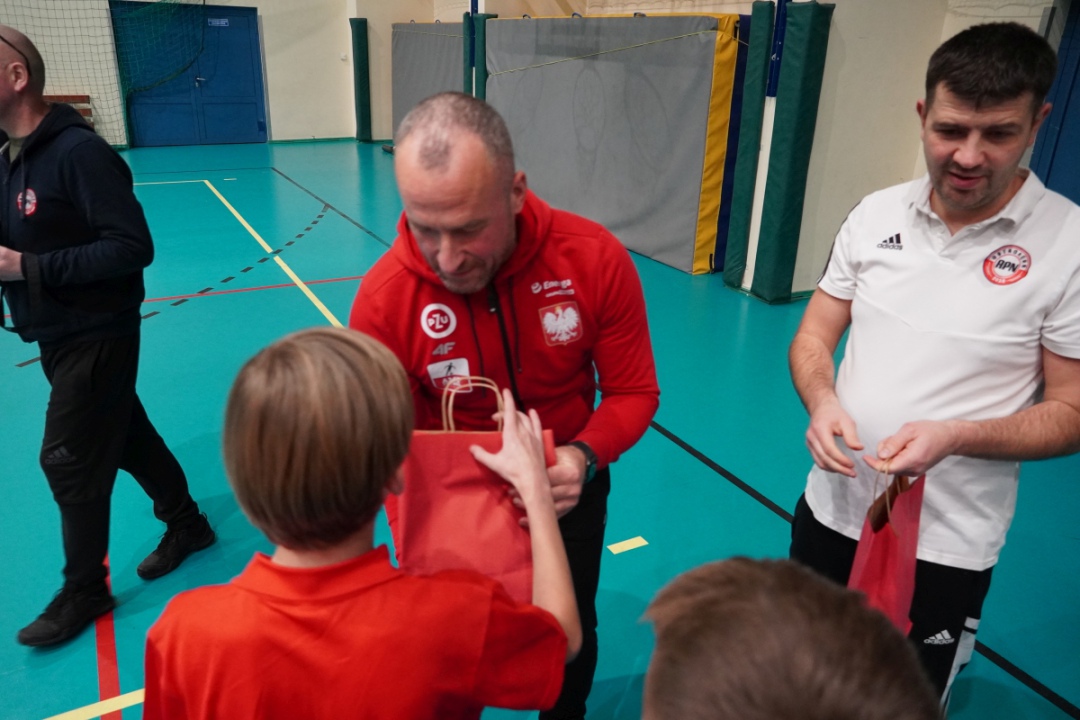 Futbolowa wigilia w APN Ostrołęka [20.12.2023] - zdjęcie #30 - eOstroleka.pl