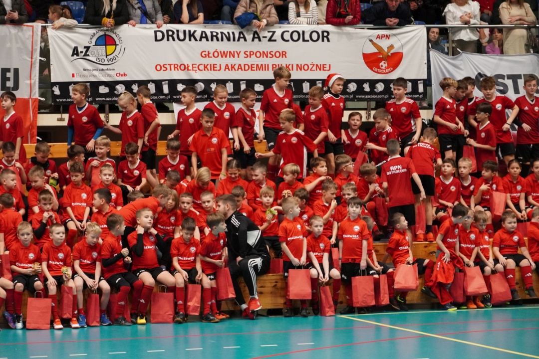 Futbolowa wigilia w APN Ostrołęka [20.12.2023] - zdjęcie #28 - eOstroleka.pl