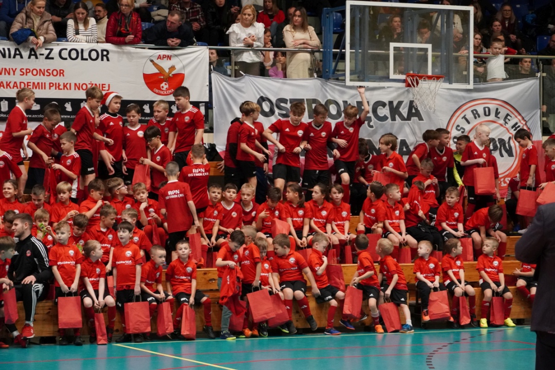 Futbolowa wigilia w APN Ostrołęka [20.12.2023] - zdjęcie #27 - eOstroleka.pl
