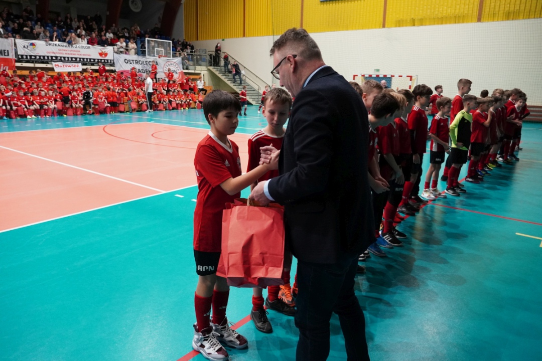 Futbolowa wigilia w APN Ostrołęka [20.12.2023] - zdjęcie #25 - eOstroleka.pl