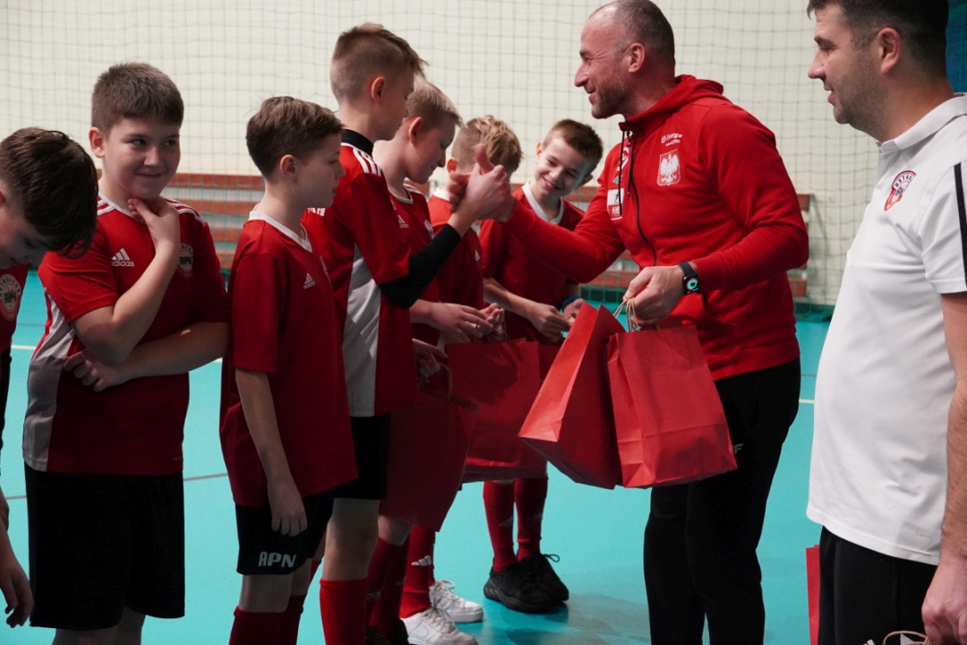 Futbolowa wigilia w APN Ostrołęka [20.12.2023] - zdjęcie #19 - eOstroleka.pl