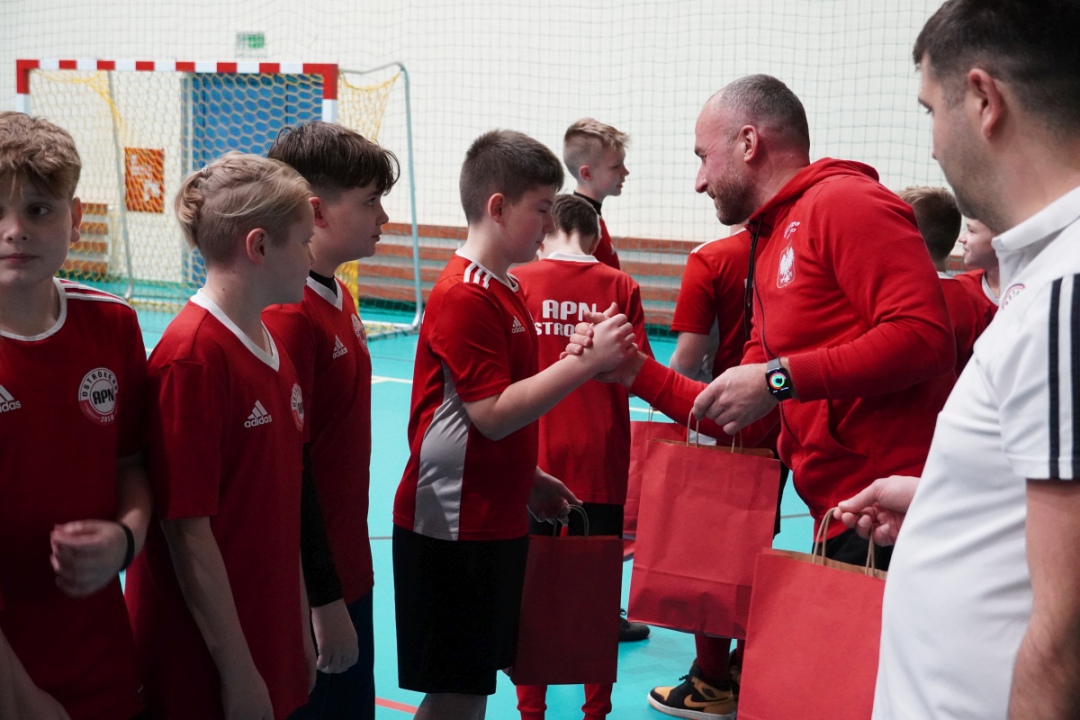 Futbolowa wigilia w APN Ostrołęka [20.12.2023] - zdjęcie #18 - eOstroleka.pl