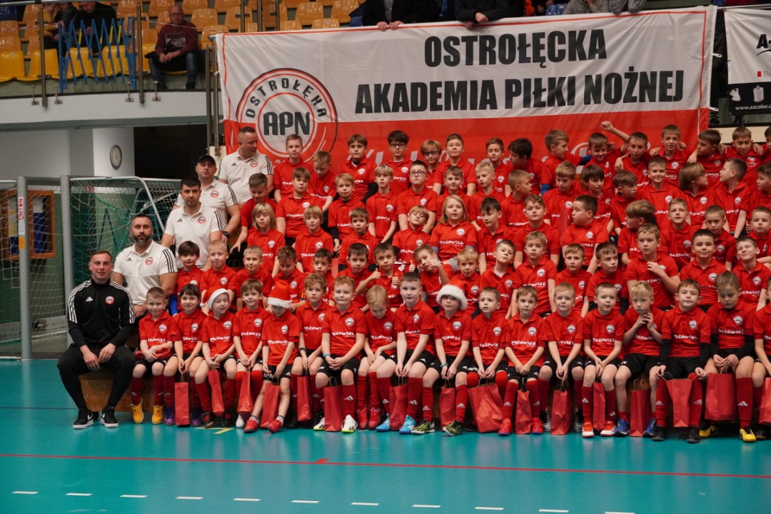 Futbolowa wigilia w APN Ostrołęka [20.12.2023] - zdjęcie #59 - eOstroleka.pl