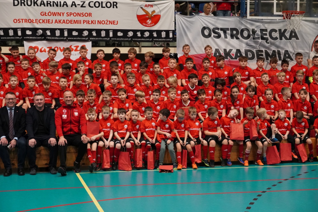 Futbolowa wigilia w APN Ostrołęka [20.12.2023] - zdjęcie #53 - eOstroleka.pl