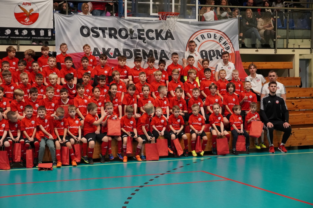 Futbolowa wigilia w APN Ostrołęka [20.12.2023] - zdjęcie #51 - eOstroleka.pl