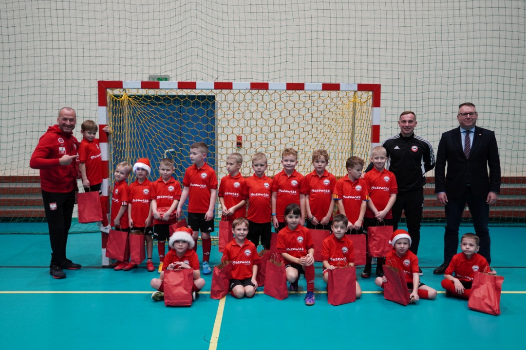 Futbolowa wigilia w APN Ostrołęka [20.12.2023] - zdjęcie #49 - eOstroleka.pl