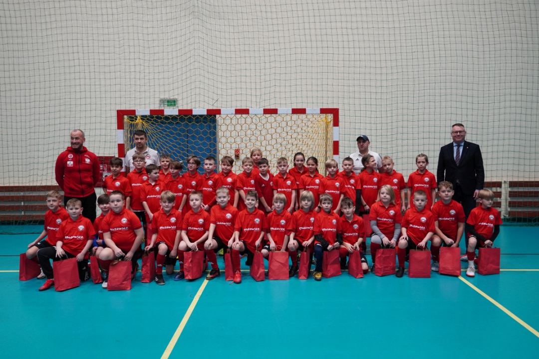 Futbolowa wigilia w APN Ostrołęka [20.12.2023] - zdjęcie #41 - eOstroleka.pl